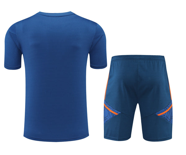Offizielles Adidas-Trainingsset des Manchester United FC für die Saison 2022/23.