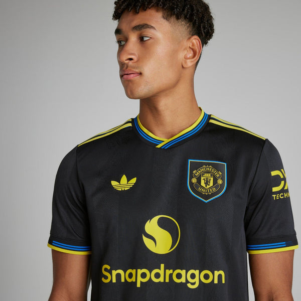 MANCHESTER UNITED FC AUSWEICHTRIKOT 2025/2026 - ŠEŠKO #30
